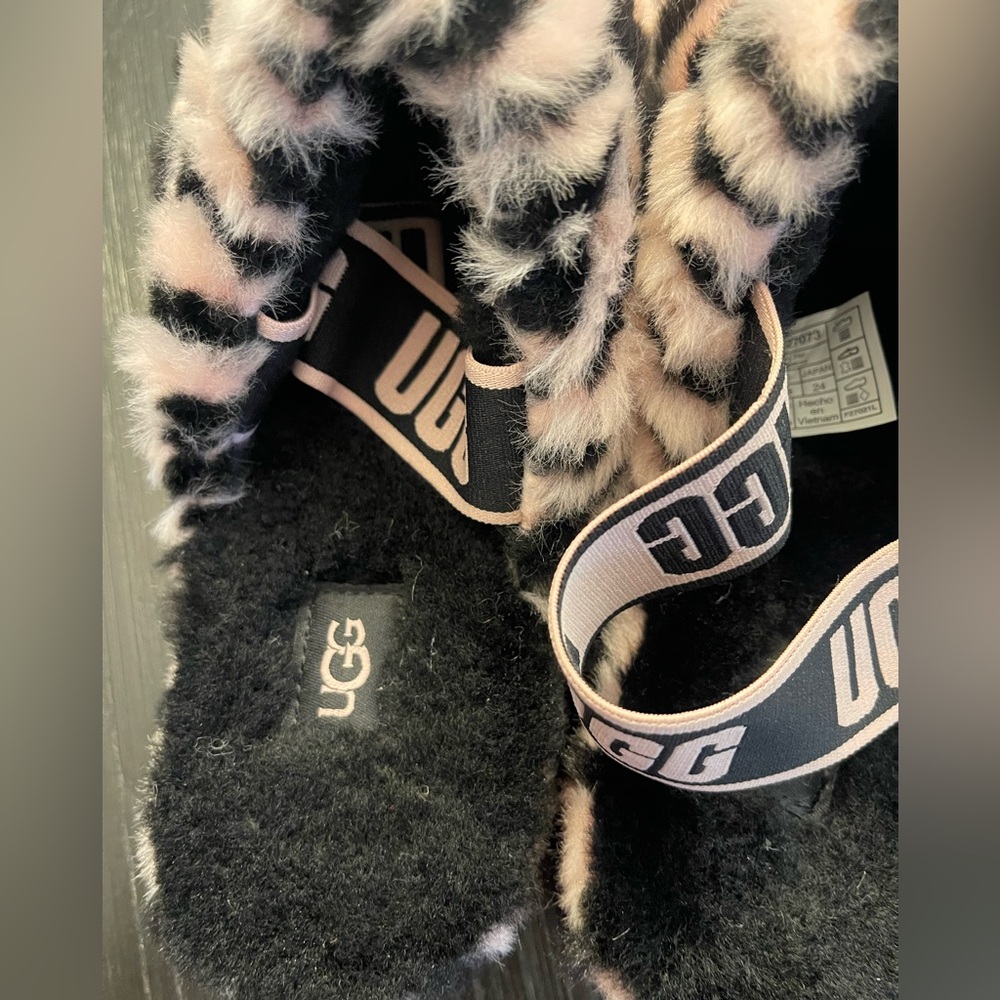 UGG Black and Pink Cozy Slippers Plush Comfort - Picture 6 of 10